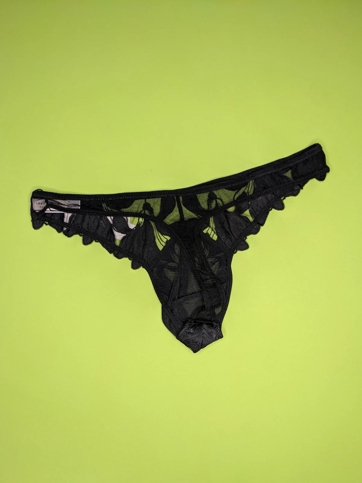 Fleur du Mal: Lily Lace Cupped Thong - Black - Image 3