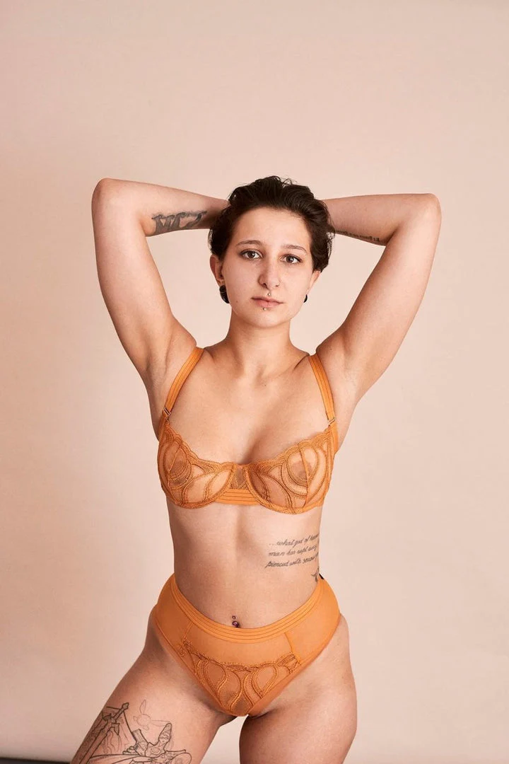 The Underargument: What Doesn't Break You... Demi Bra - 30F - Image 4